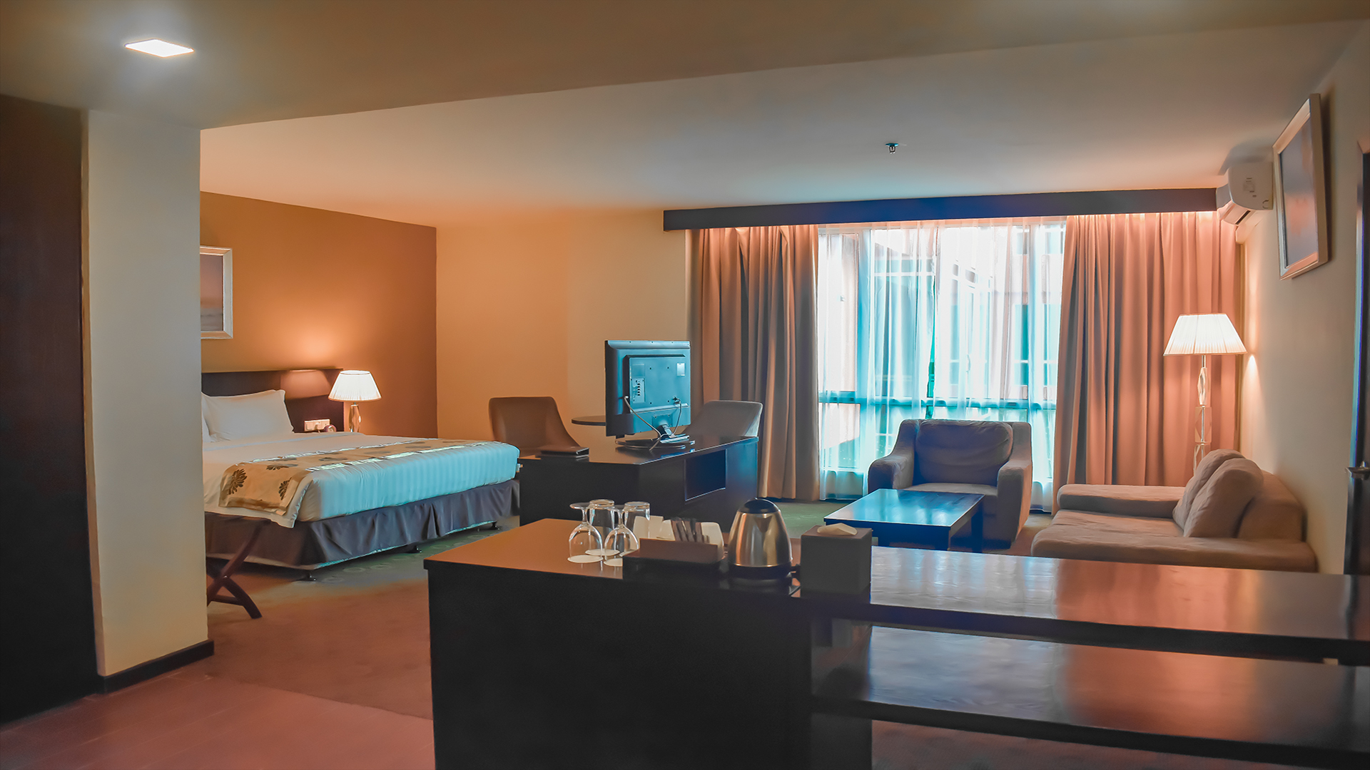 Executive Suite Room With Breakfast - Inclusive of Airport Transfer