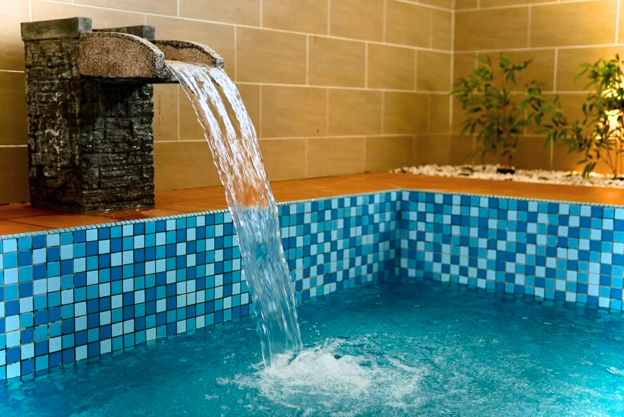 Private Pool (Pool With No Room)