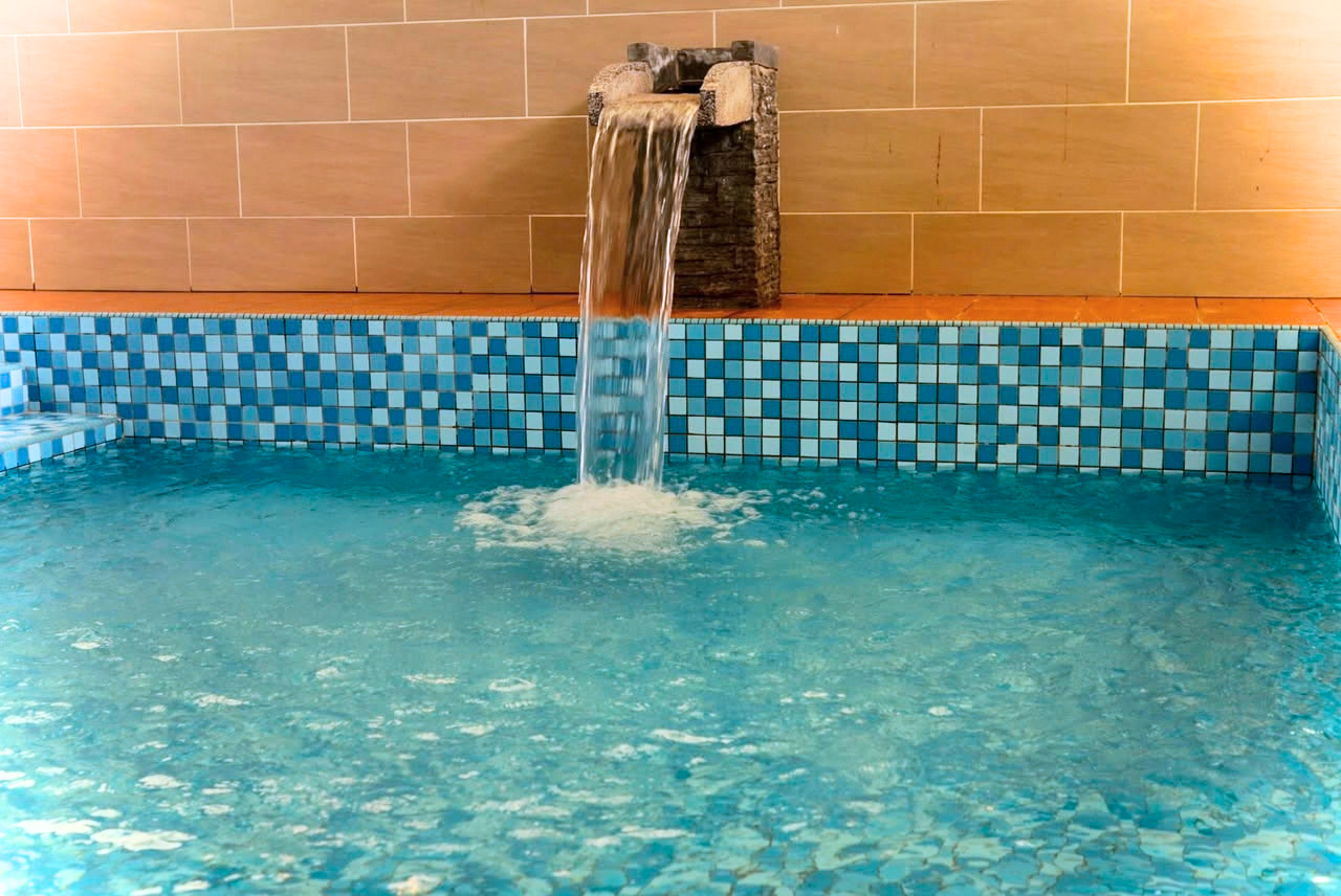 Private Pool (Pool With No Room)