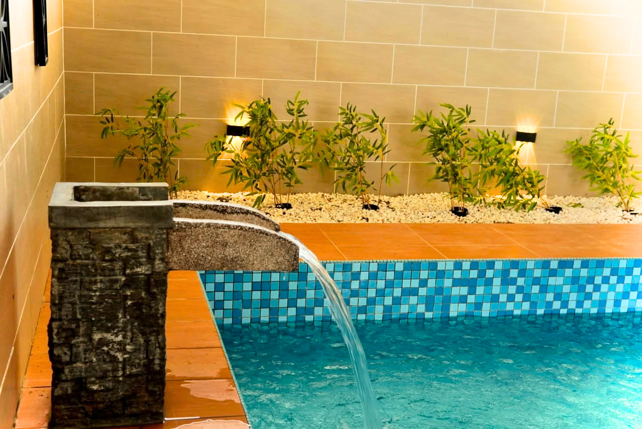 Private Pool (Pool With No Room)