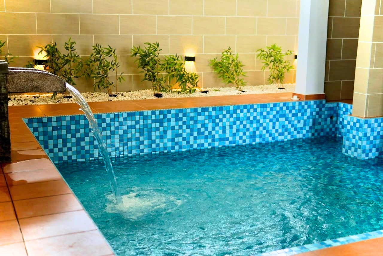 Private Pool (Pool With No Room)